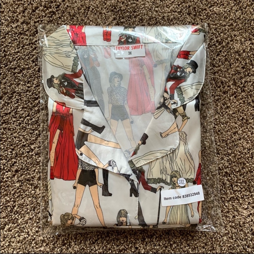 NEW Taylor Swift RED (Taylor’s Version) Eras Pajamas - Picture 9 of 11